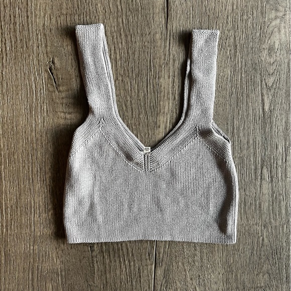 Grey Aritzia Crop Tank - Picture 3 of 4